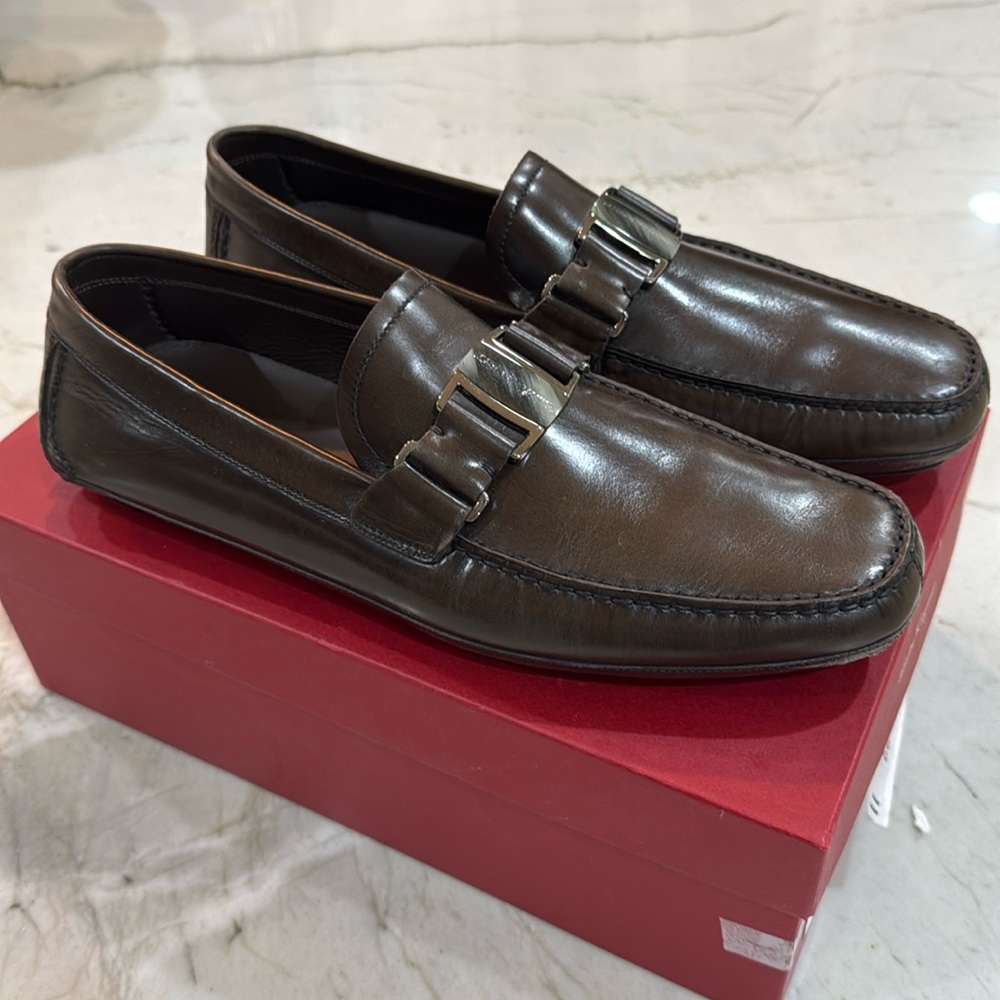 Salvatore Ferragamo Sardegna Nero Sopra Calf Loafers - EE Wide (J7)